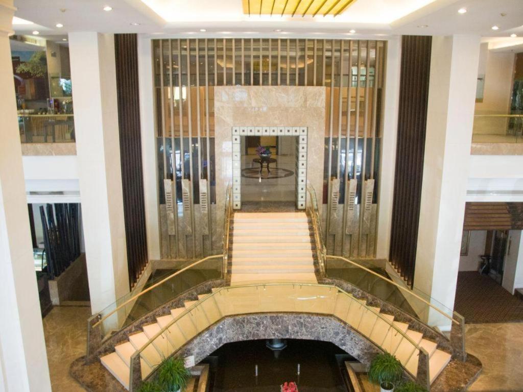Qingdao Royal Garden Hotel Exterior photo
