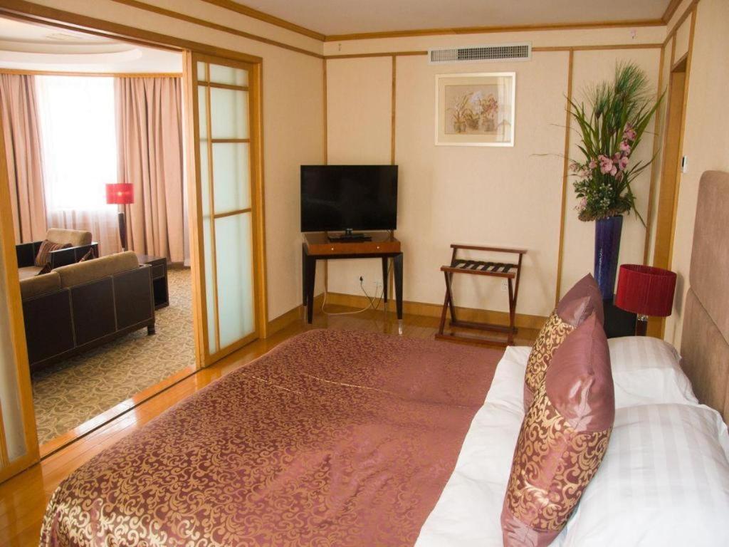 Qingdao Royal Garden Hotel Exterior photo