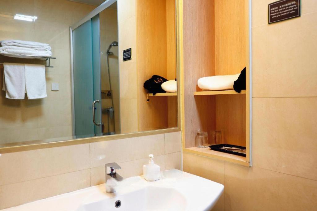 Qingdao Royal Garden Hotel Exterior photo