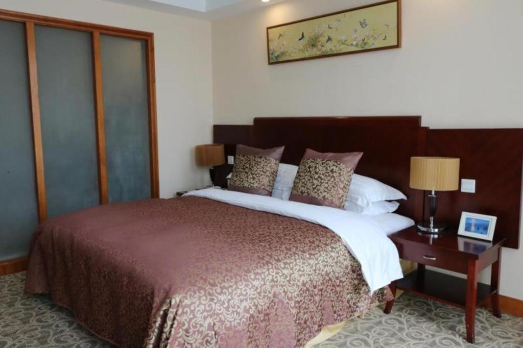 Qingdao Royal Garden Hotel Exterior photo