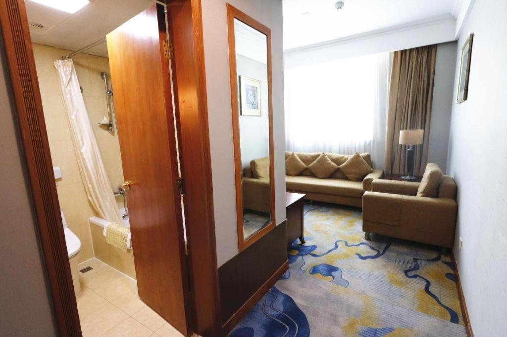 Qingdao Royal Garden Hotel Exterior photo