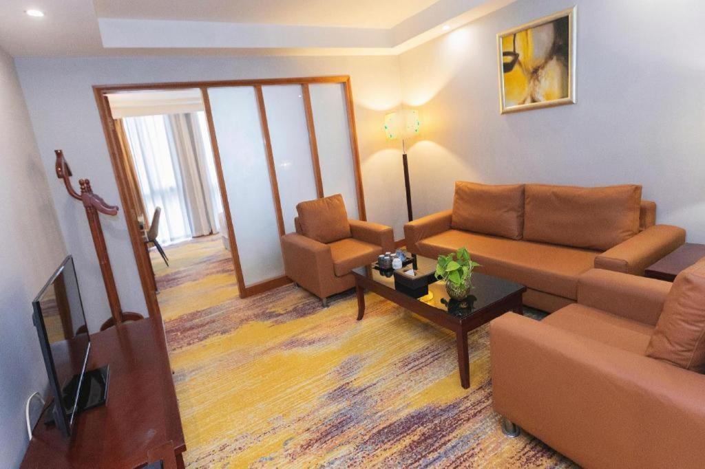 Qingdao Royal Garden Hotel Exterior photo