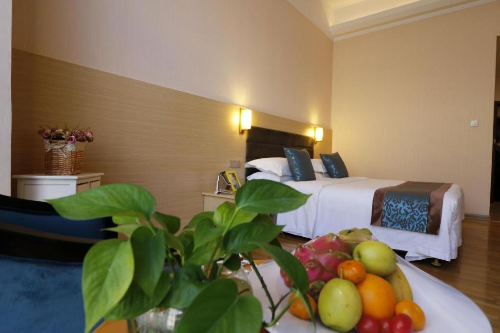 Qingdao Royal Garden Hotel Exterior photo