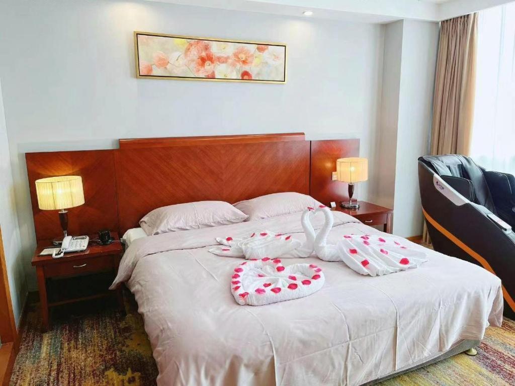 Qingdao Royal Garden Hotel Exterior photo