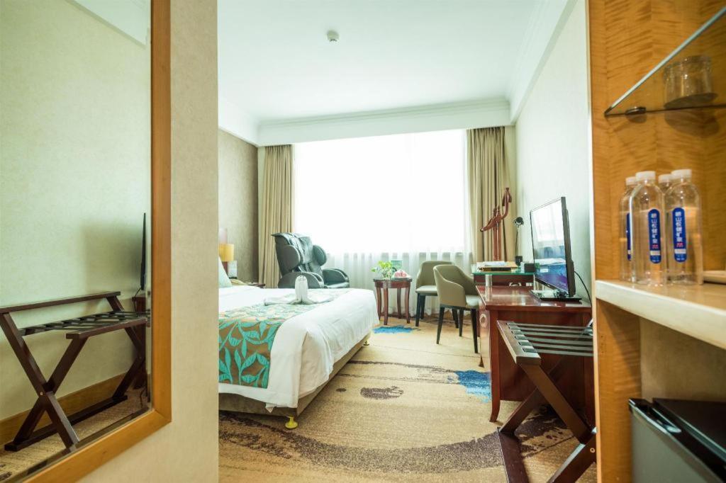 Qingdao Royal Garden Hotel Exterior photo