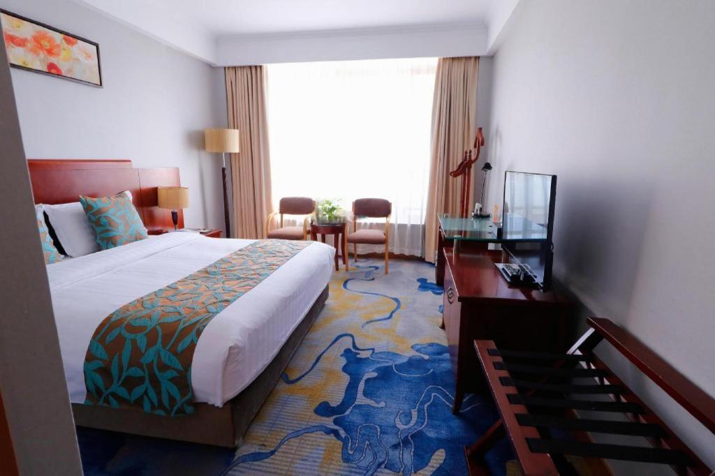 Qingdao Royal Garden Hotel Exterior photo