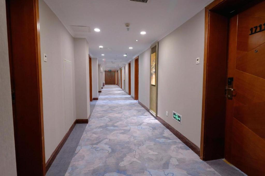 Qingdao Royal Garden Hotel Exterior photo