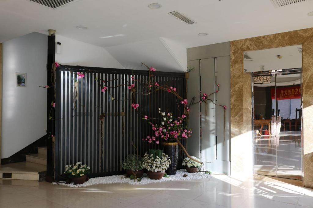 Qingdao Royal Garden Hotel Exterior photo