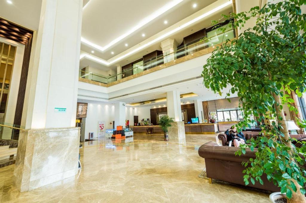 Qingdao Royal Garden Hotel Exterior photo