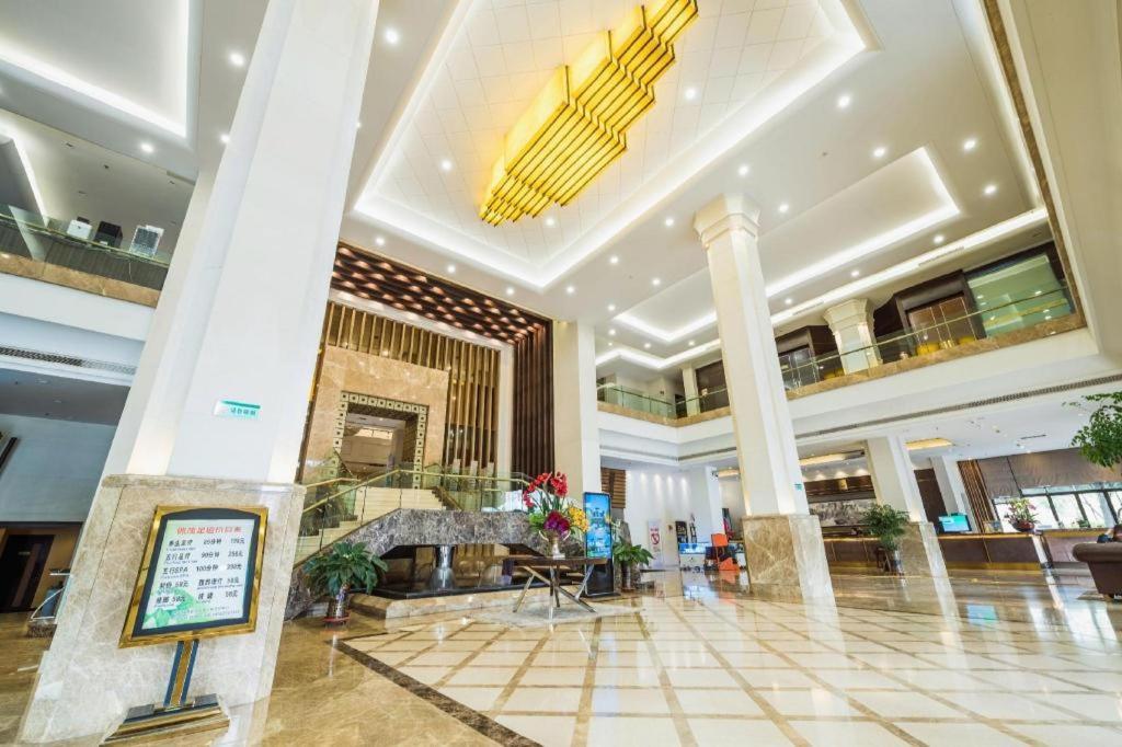 Qingdao Royal Garden Hotel Exterior photo