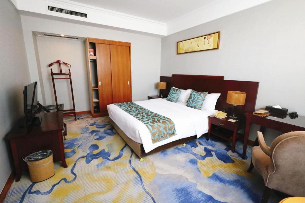 Qingdao Royal Garden Hotel Exterior photo