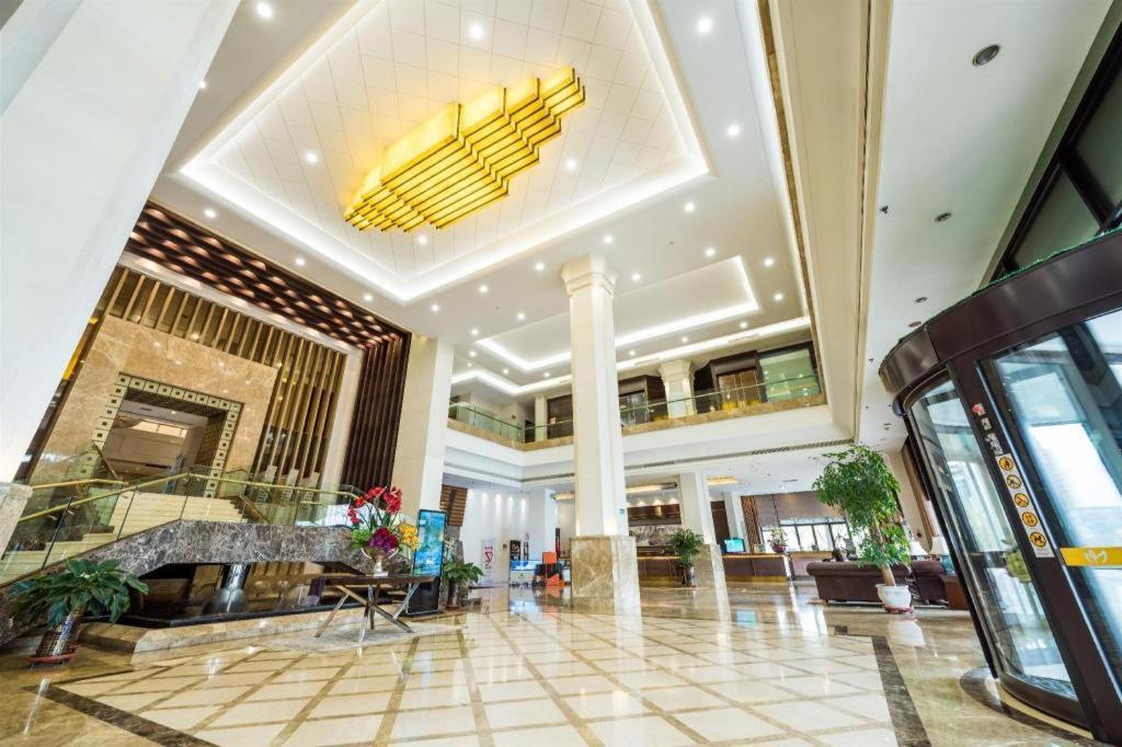 Qingdao Royal Garden Hotel Exterior photo